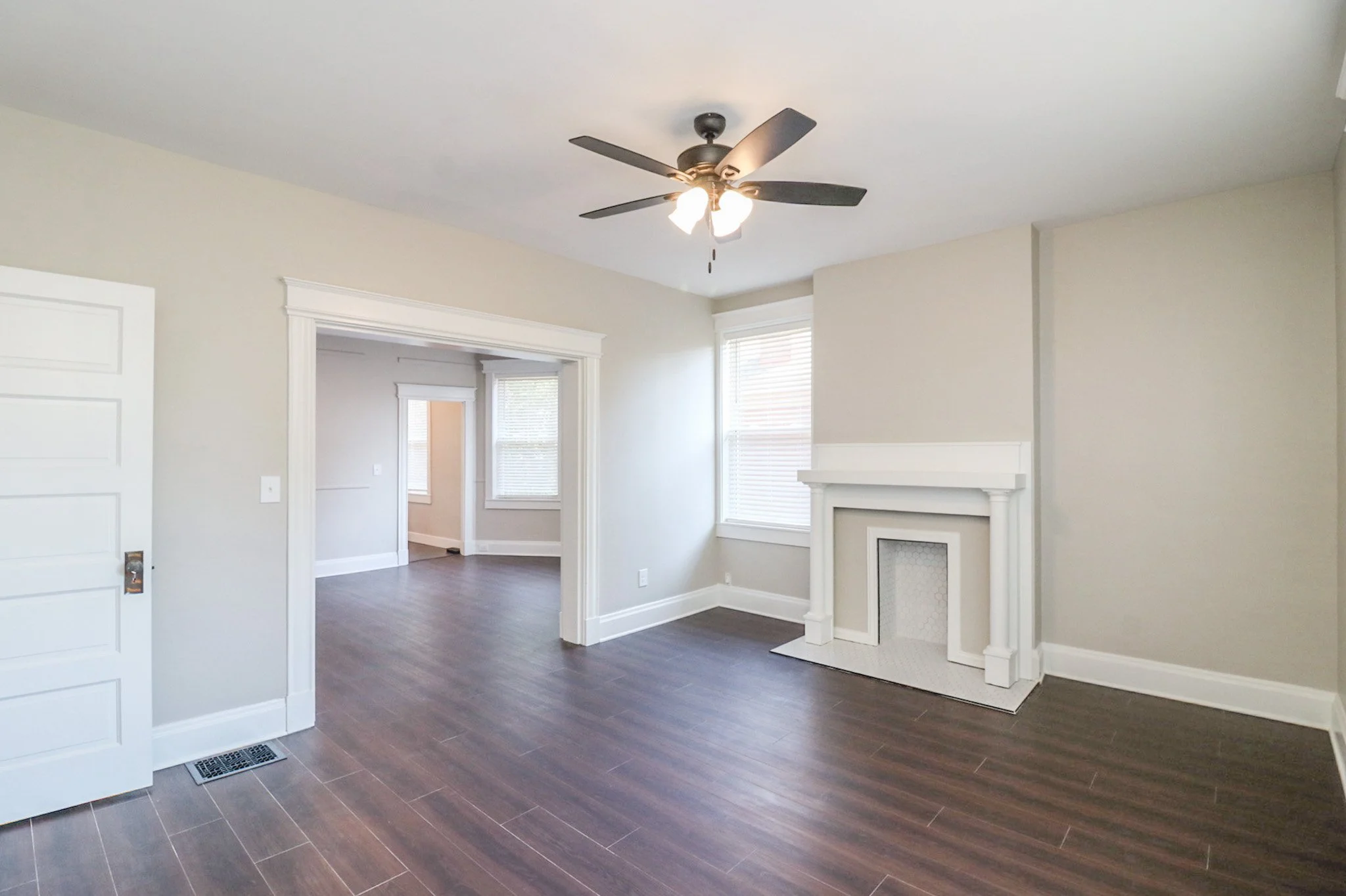 1634 Unit 2 Living Room pic 2.jpg