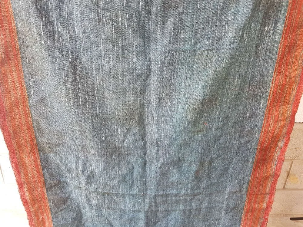 antique-hand-woven-knotted-indigo-blue-rug-with-ground-red-surround_10164_pic5_size2.jpg