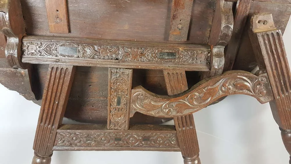 19thc-dutch-carved-folding-oak-vendage-table_10082_pic6_size2.jpg