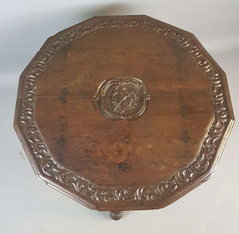 19thc-dutch-carved-folding-oak-vendage-table_10082_pic3_size2.jpg
