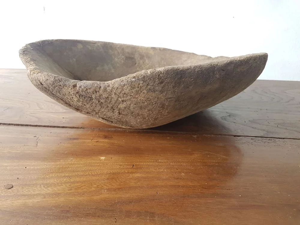 19thc-dug-out-bowl-from-the-carpathian-mountains_10188_pic3_size2.jpg