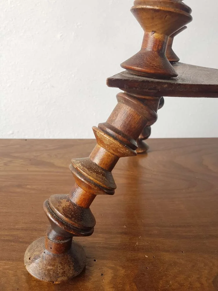 19thc-welsh-folk-art-bobbin-table_10187_pic2_size2.jpg
