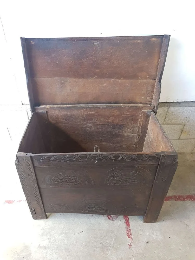 18thc-transylvanian-dowry-chest_10184_pic7_size2.jpg