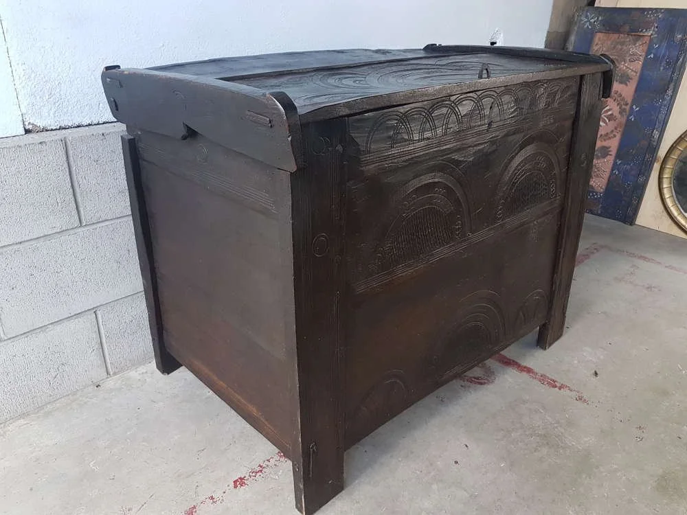 18thc-transylvanian-dowry-chest_10184_pic6_size2.jpg