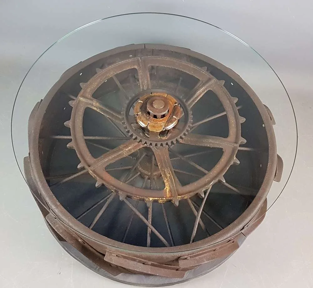 antique-iron-tractor-wheel-coffee-table_10075_pic4_size2.jpg