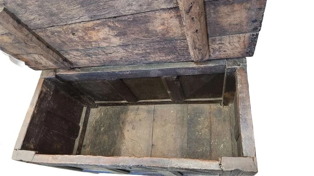 17thc-english-oak-coffer_10270_pic6_size2.jpg