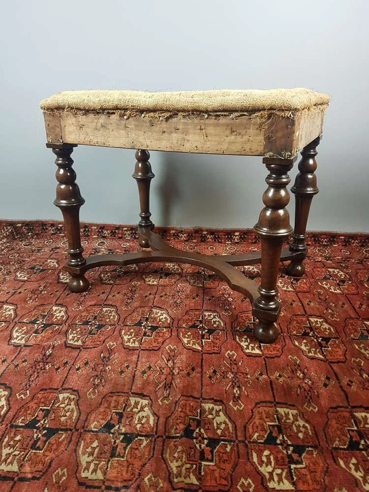 19thc-walnut-william-mary-style-stool_10114_pic2_size2.jpg