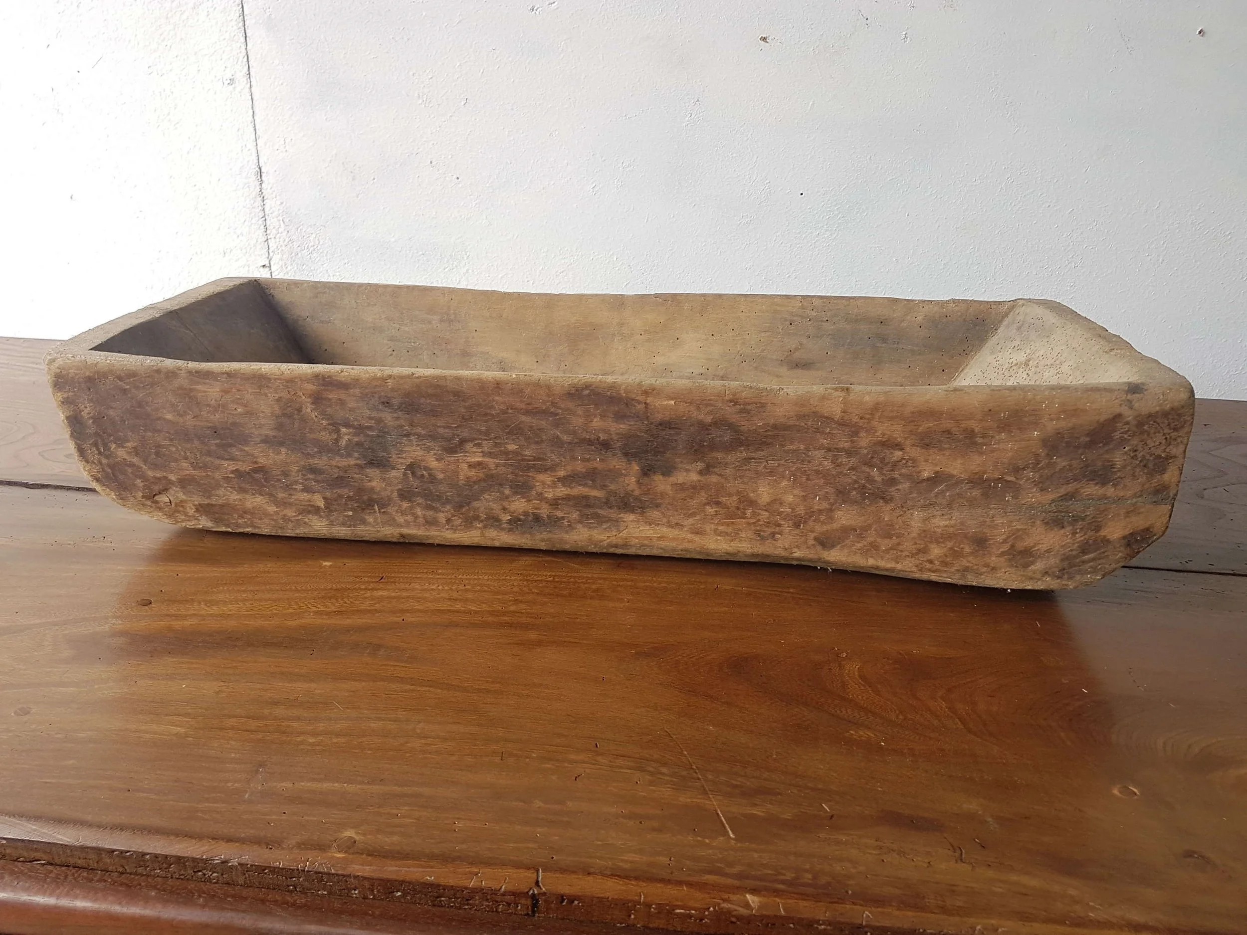 19thc-hand-hewn-bowl-from-the-carpathian-mountains_10190_main_size3.jpg