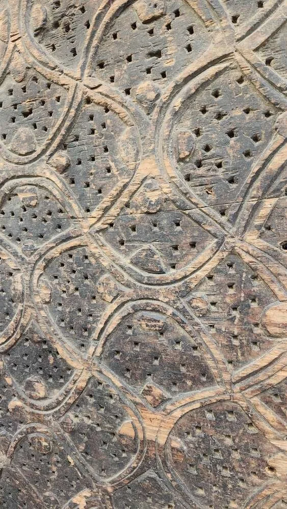 17thc-carpathian-carved-pine-panel_10295_pic2_size2.jpg