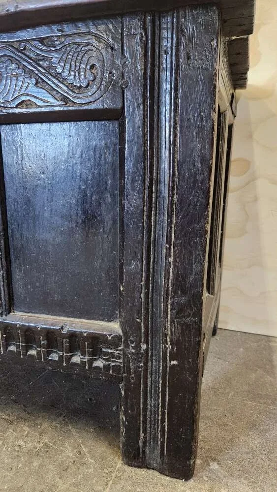 17thc-english-oak-coffer_10270_pic4_size2.jpg