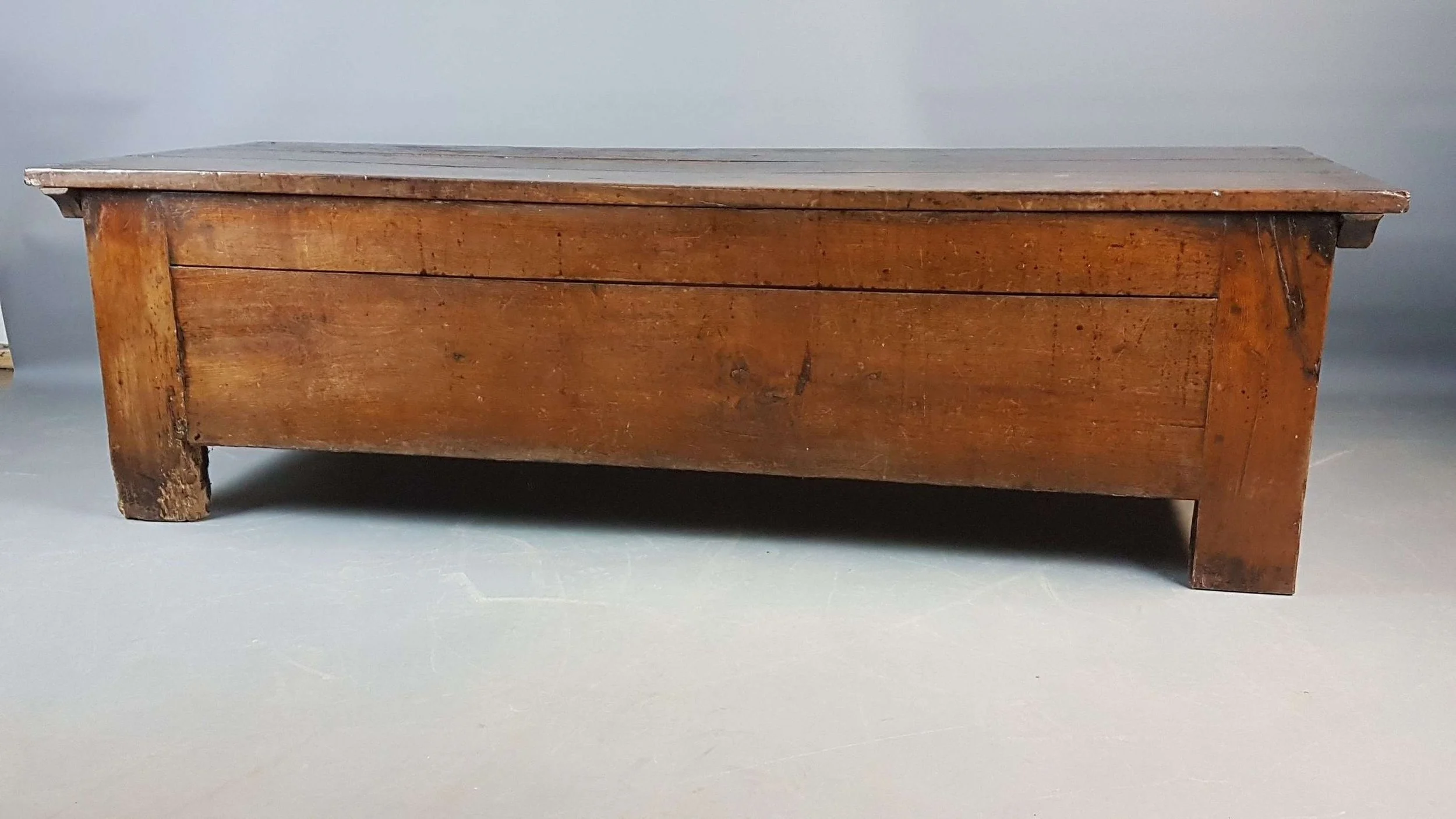 18th-century-walnut-sword-chest_10076_main_size3.jpg