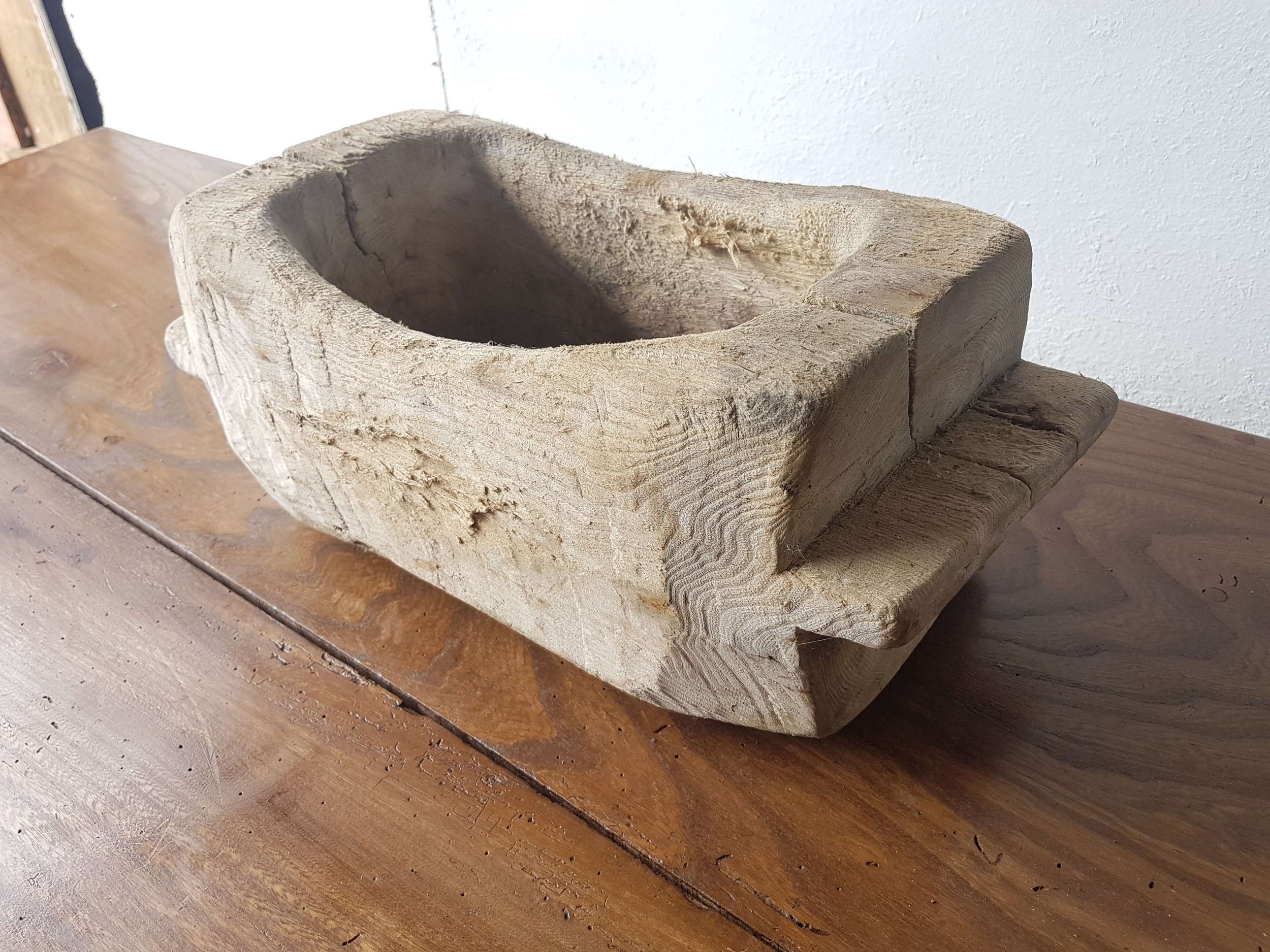 19thc-hungarian-dug-out-bowl_10193_main_size3.jpg
