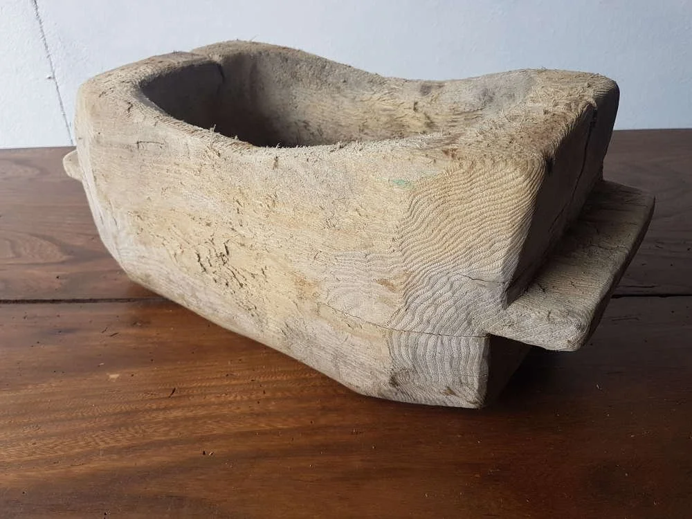 19thc-hungarian-dug-out-bowl_10193_pic4_size2.jpg