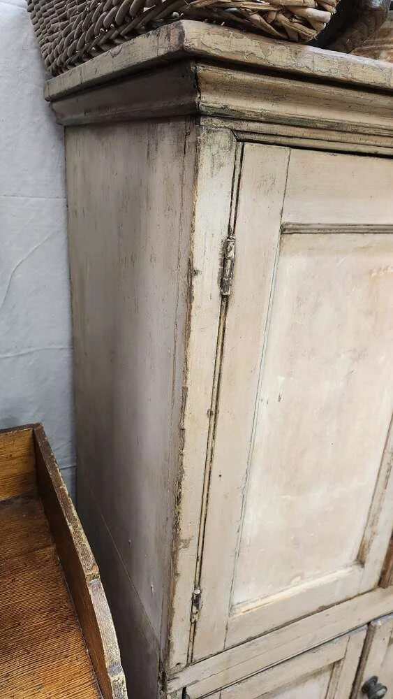 regency-pine-cupboard-in-original-paint_10279_pic4_size2.jpg