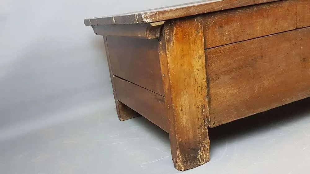 18th-century-walnut-sword-chest_10076_pic4_size2.jpg