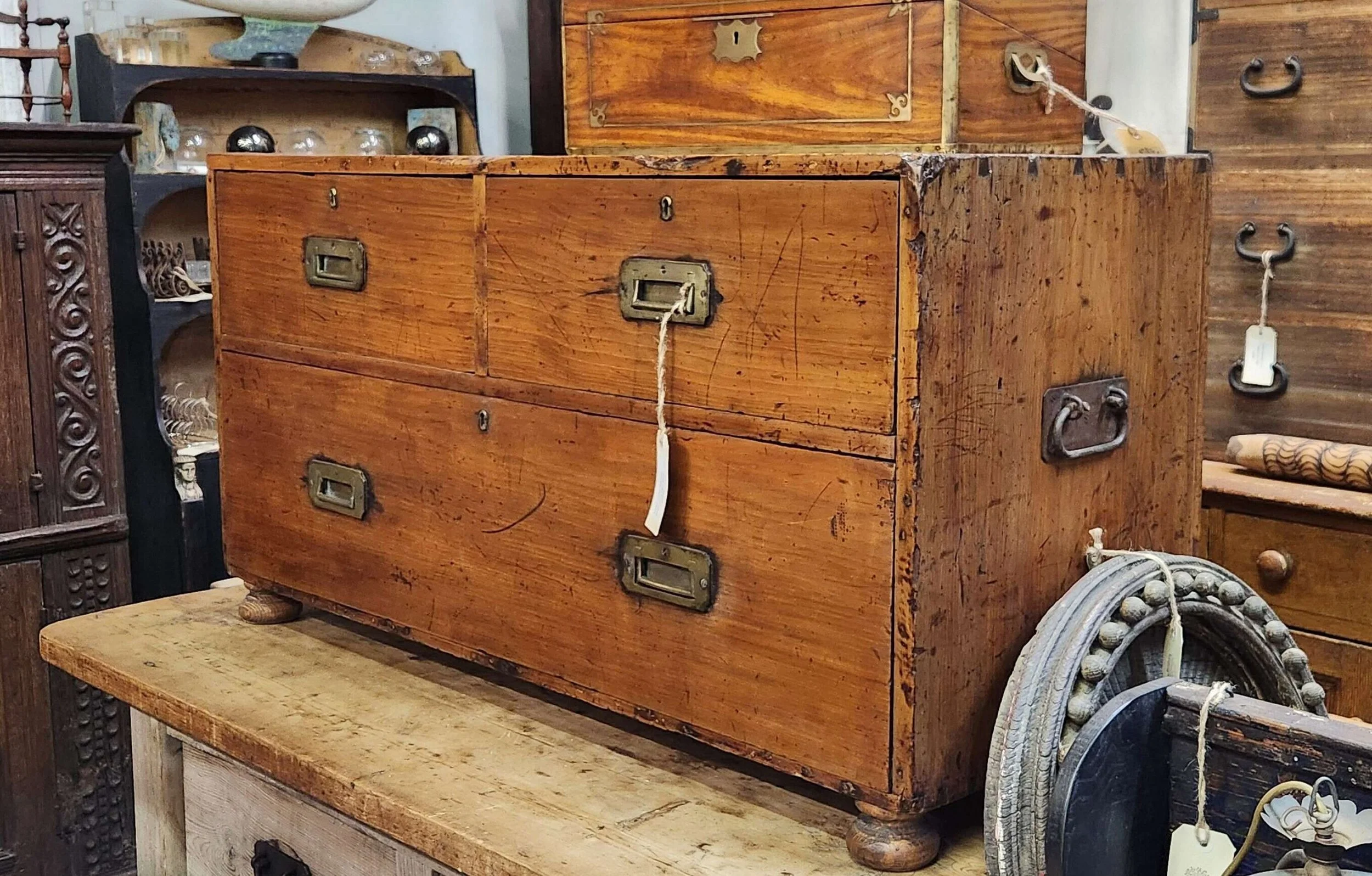 victorian-new-zealand-colonial-campaign-chest_10294_main_size4.jpg