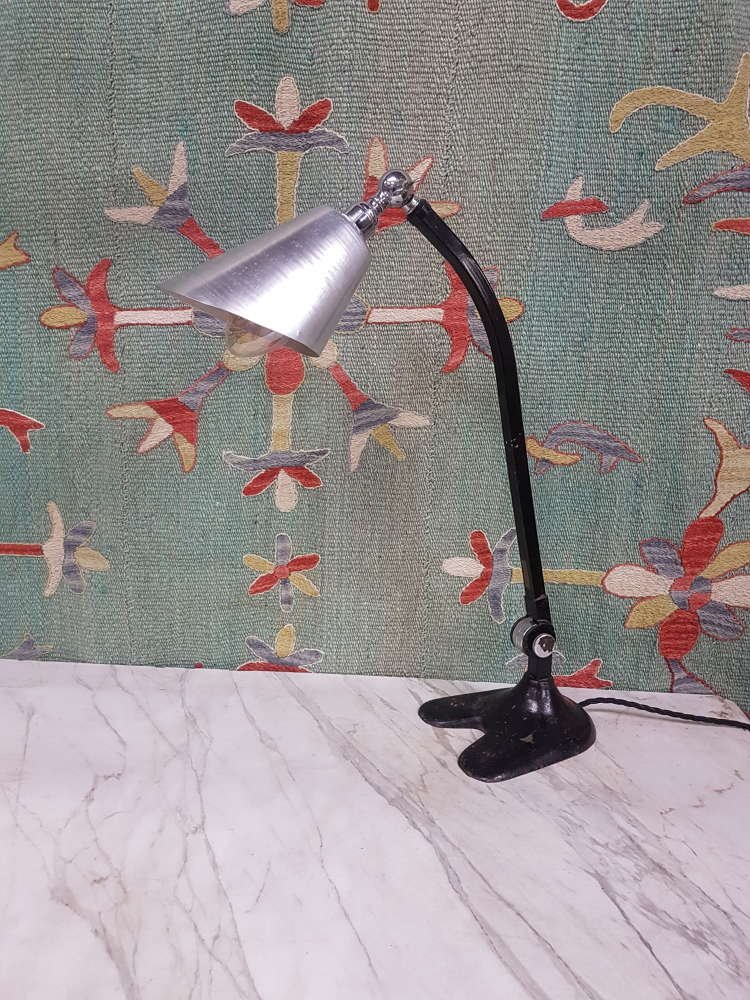 invisaflex-desk-lamp_10134_pic2_size2.jpg