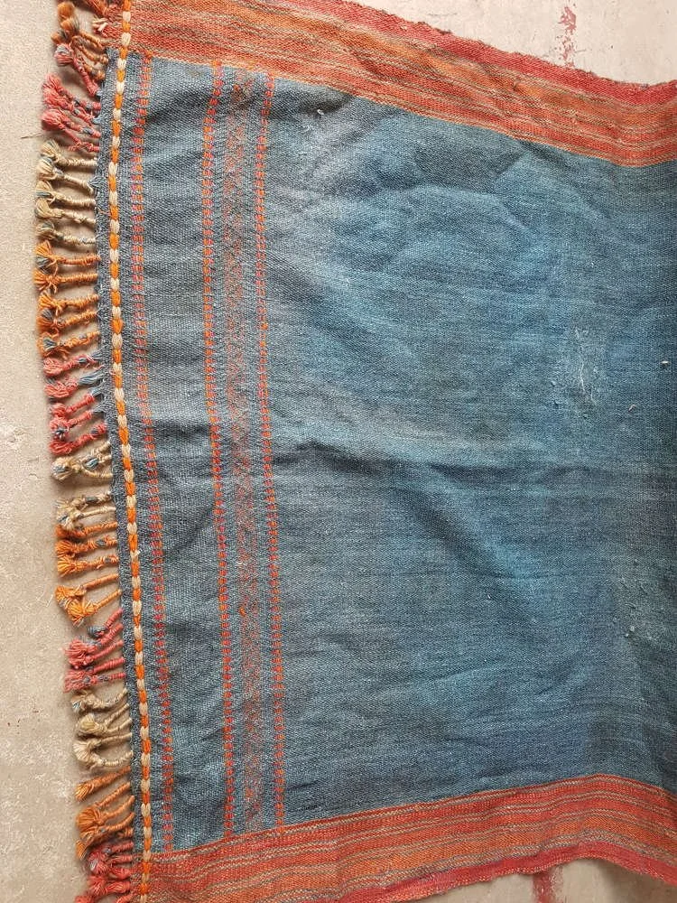 antique-hand-woven-knotted-indigo-blue-rug-with-ground-red-surround_10164_pic3_size2.jpg