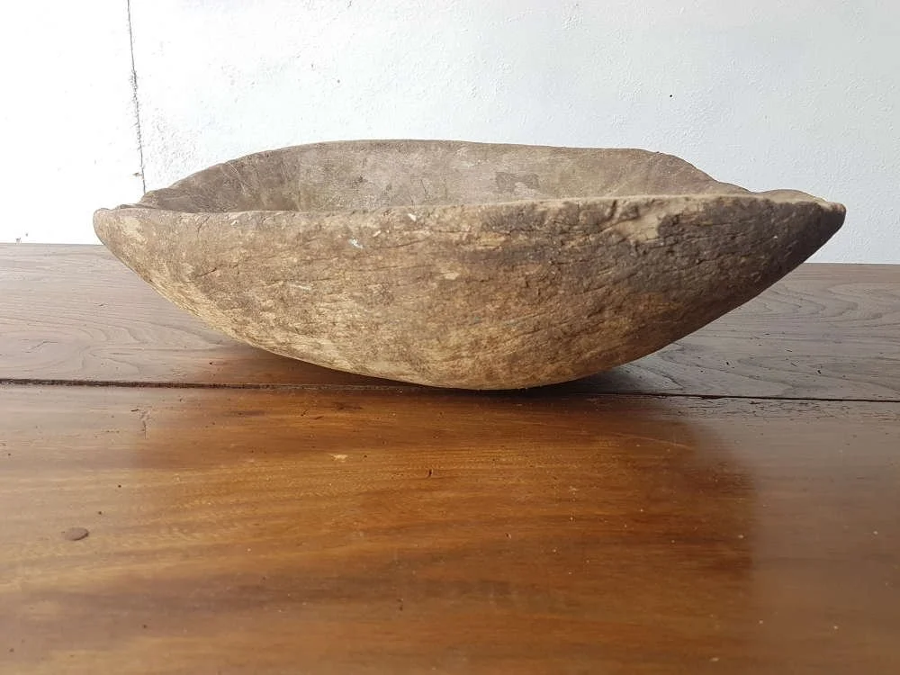 19thc-dug-out-bowl-from-the-carpathian-mountains_10188_pic2_size2.jpg