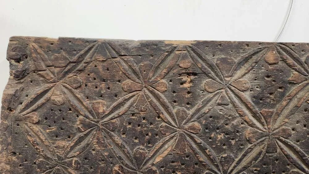 17thc-carpathian-carved-pine-panel_10295_pic3_size2.jpg