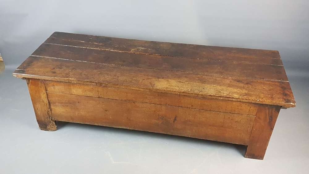 18th-century-walnut-sword-chest_10076_pic2_size2.jpg