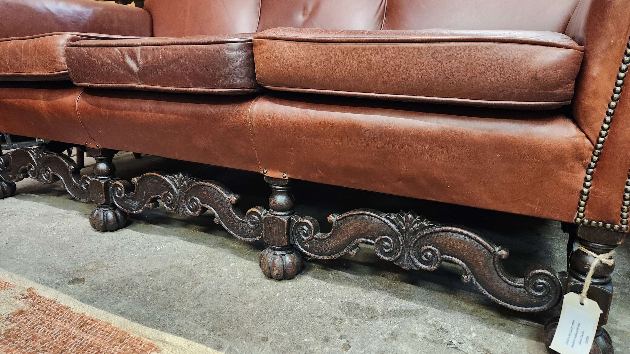 1920-s-jacobean-style-carved-oak-show-frame-leather-settee_10291_pic2_size4.jpg