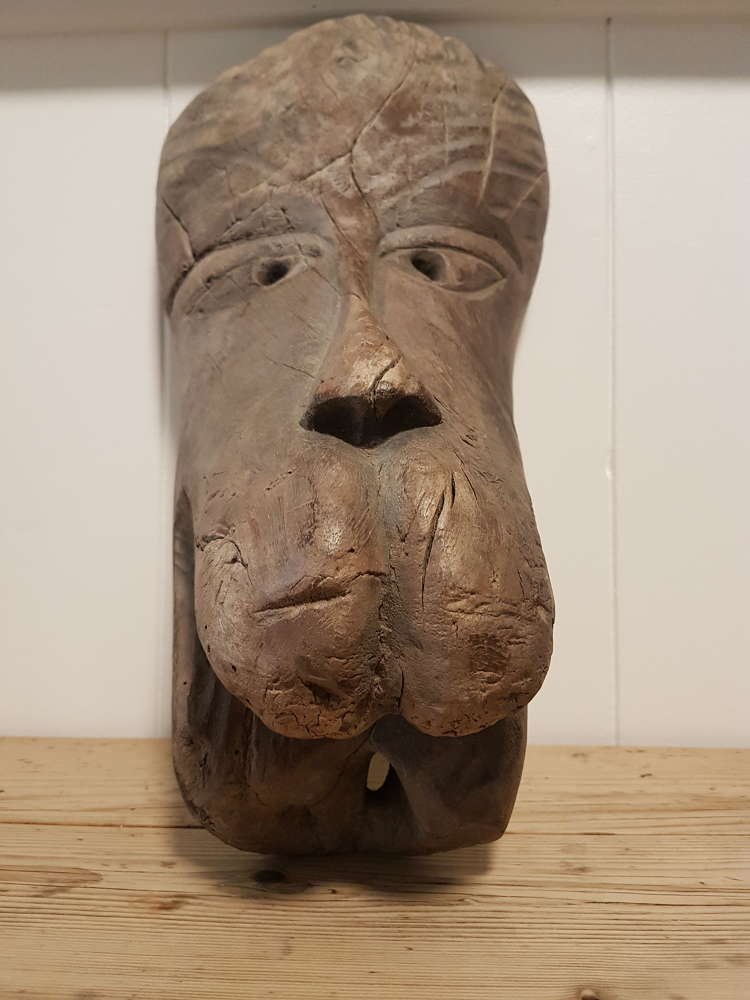 late-19thc-stylised-carved-lions-head-african-_10216_pic2_size2.jpg