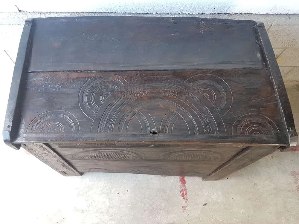 18thc-transylvanian-dowry-chest_10184_pic5_size2.jpg