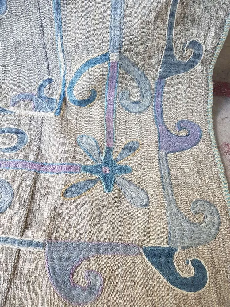 vintage-uzbek-suzani-rug-throw_10169_pic5_size2.jpg