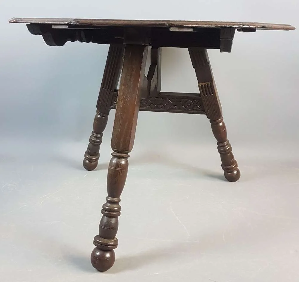 19thc-dutch-carved-folding-oak-vendage-table_10082_pic4_size2.jpg