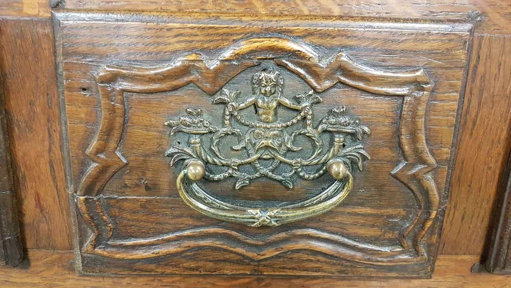 18thc-french-provincial-oak-cabinet_10086_pic4_size2.jpg