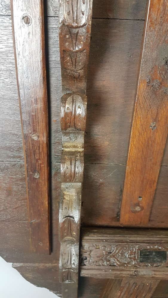 19thc-dutch-carved-folding-oak-vendage-table_10082_pic7_size2.jpg