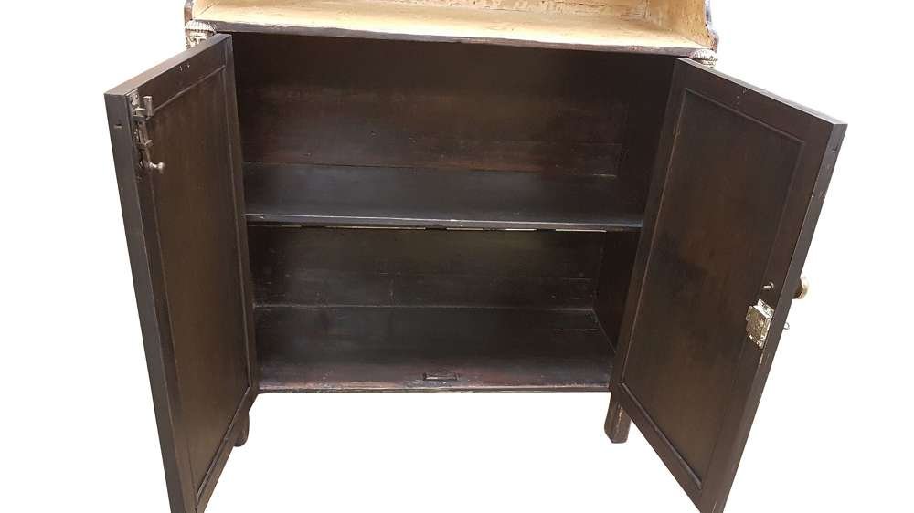 regency-egyptian-revival-waterfall-bookcase-in-original-paint_10077_pic7_size2.jpg