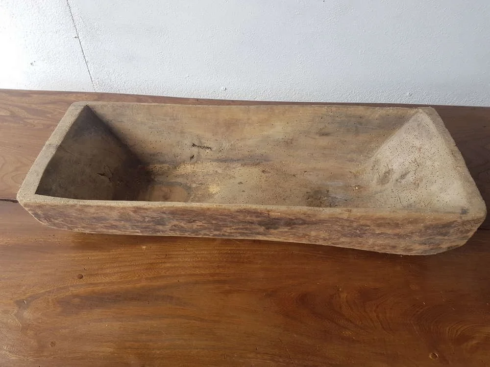 19thc-hand-hewn-bowl-from-the-carpathian-mountains_10190_pic2_size2.jpg