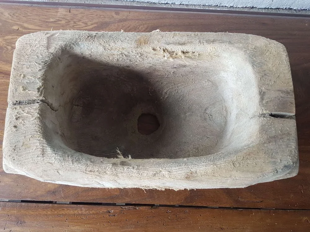 19thc-hungarian-dug-out-bowl_10193_pic3_size2.jpg