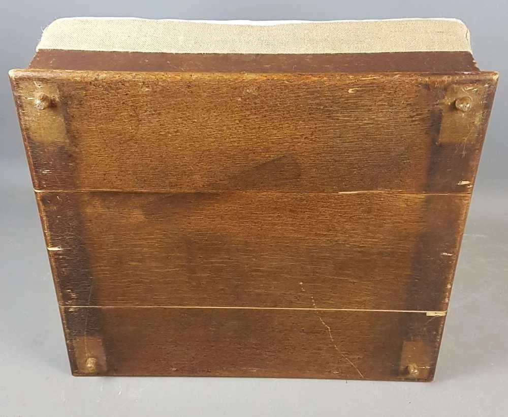 oak-low-box-stool-1920-s_10097_pic6_size2.jpg
