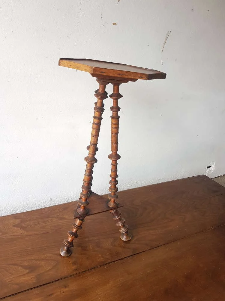 19thc-welsh-folk-art-bobbin-table_10187_pic7_size2.jpg