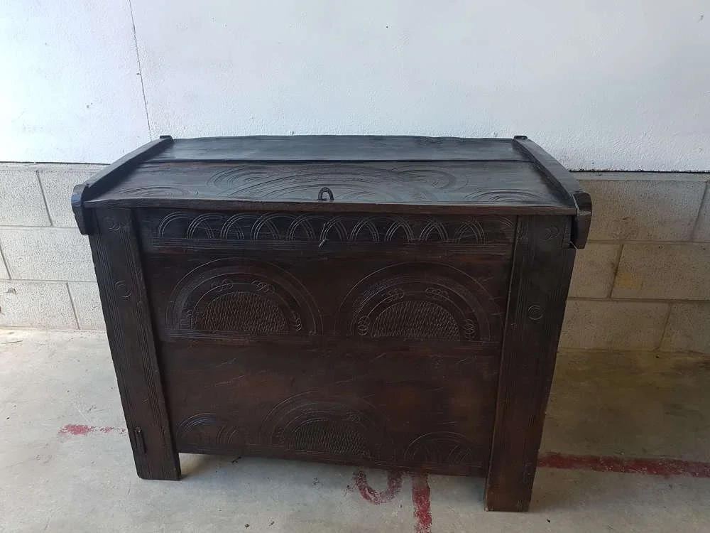 18thc-transylvanian-dowry-chest_10184_pic2_size2.jpg