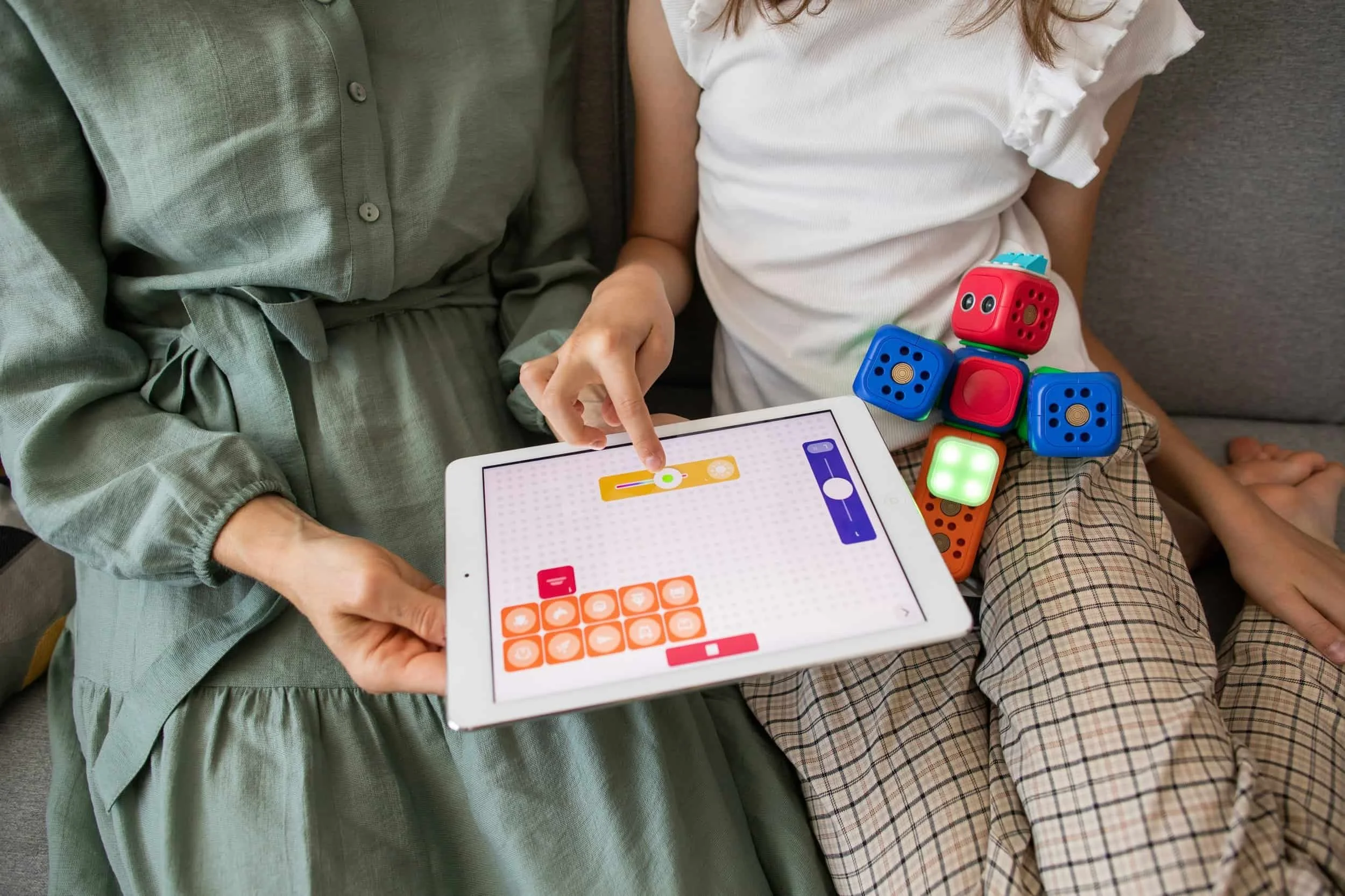 mother and child learning via computer tablet