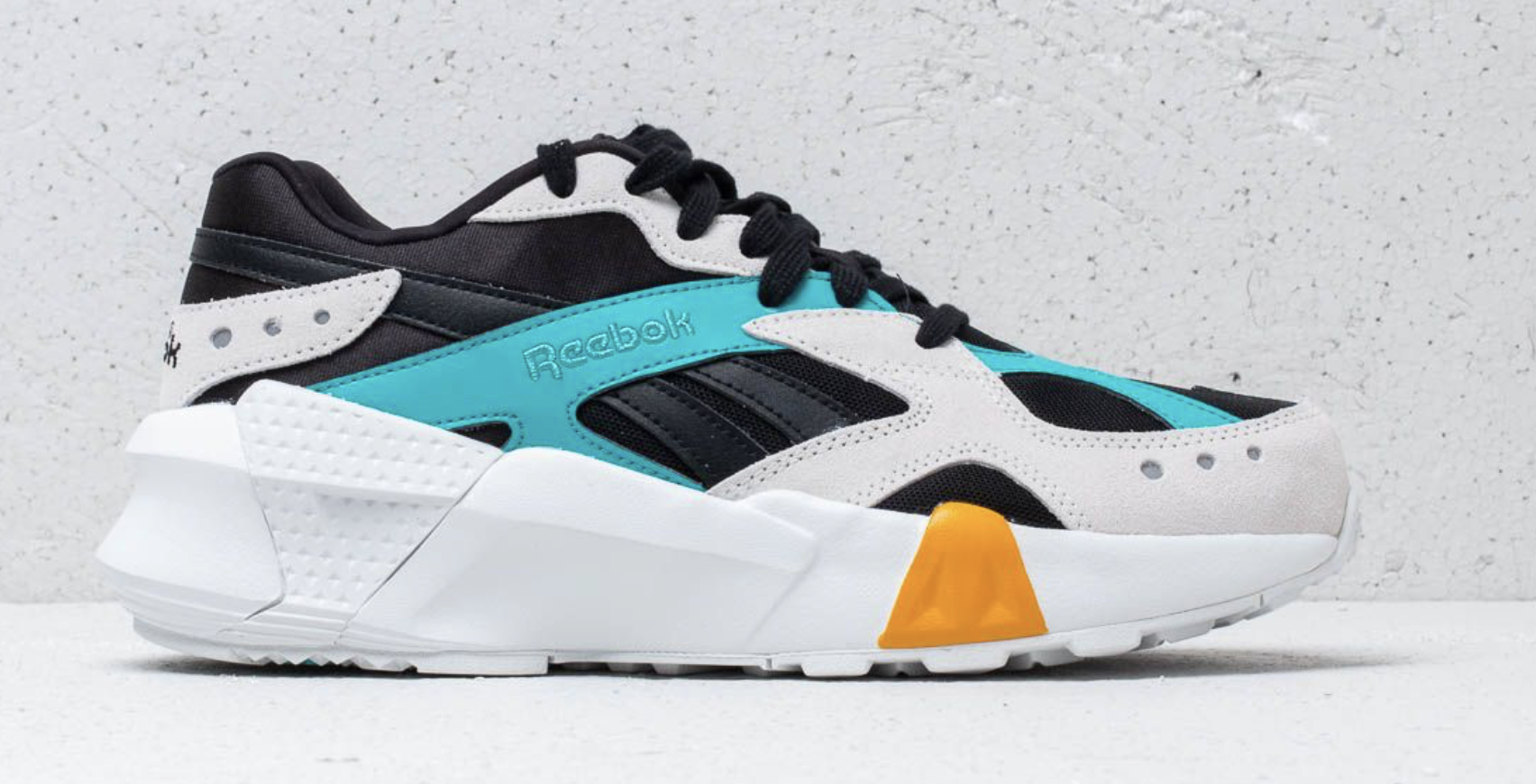 Reebok - Aztrek Double 93 x Gigi Hadid