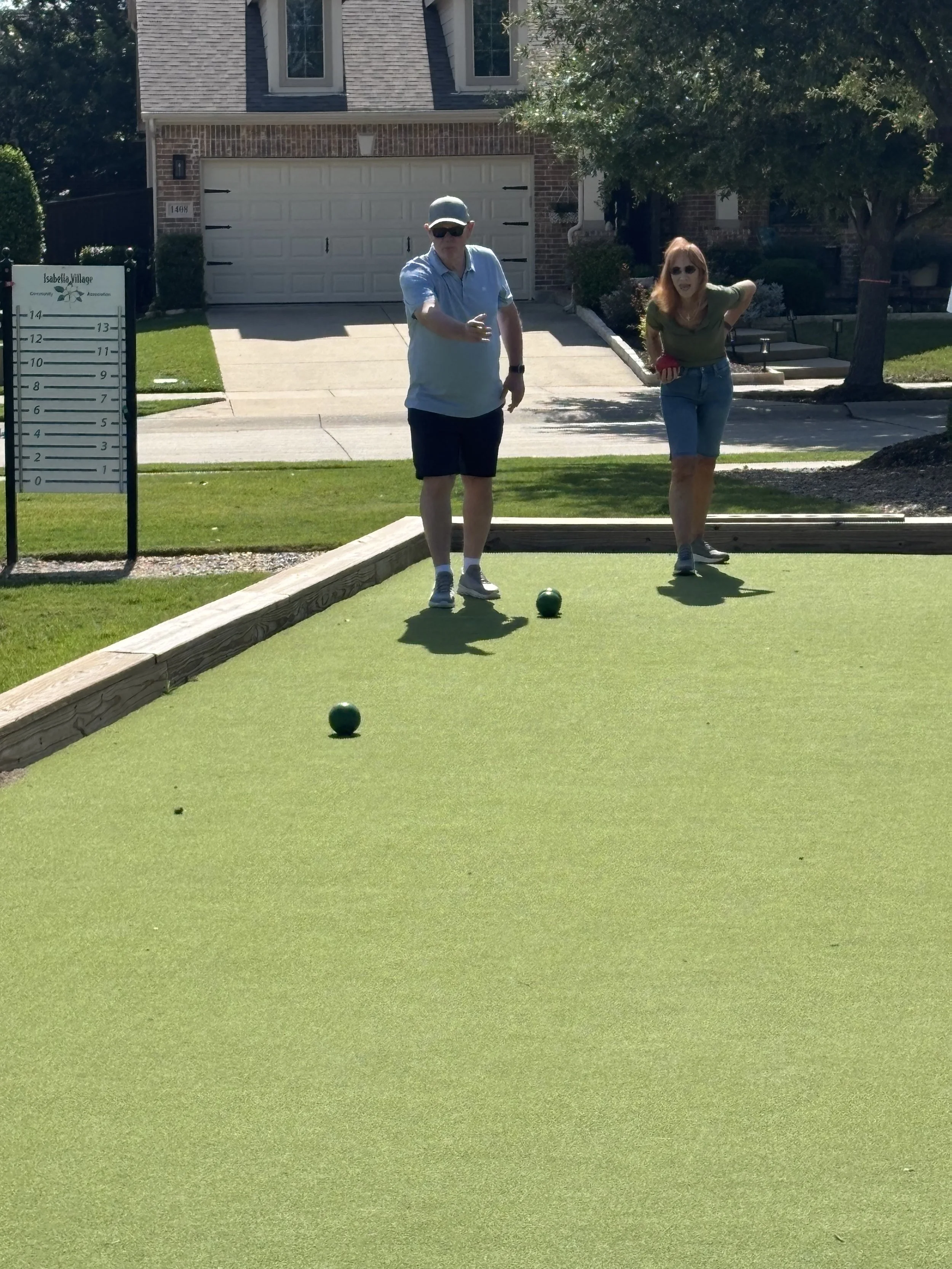 bocce-ball-people-playing
