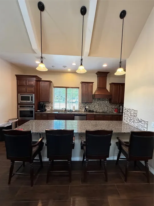 bar-area-at-clubhouse