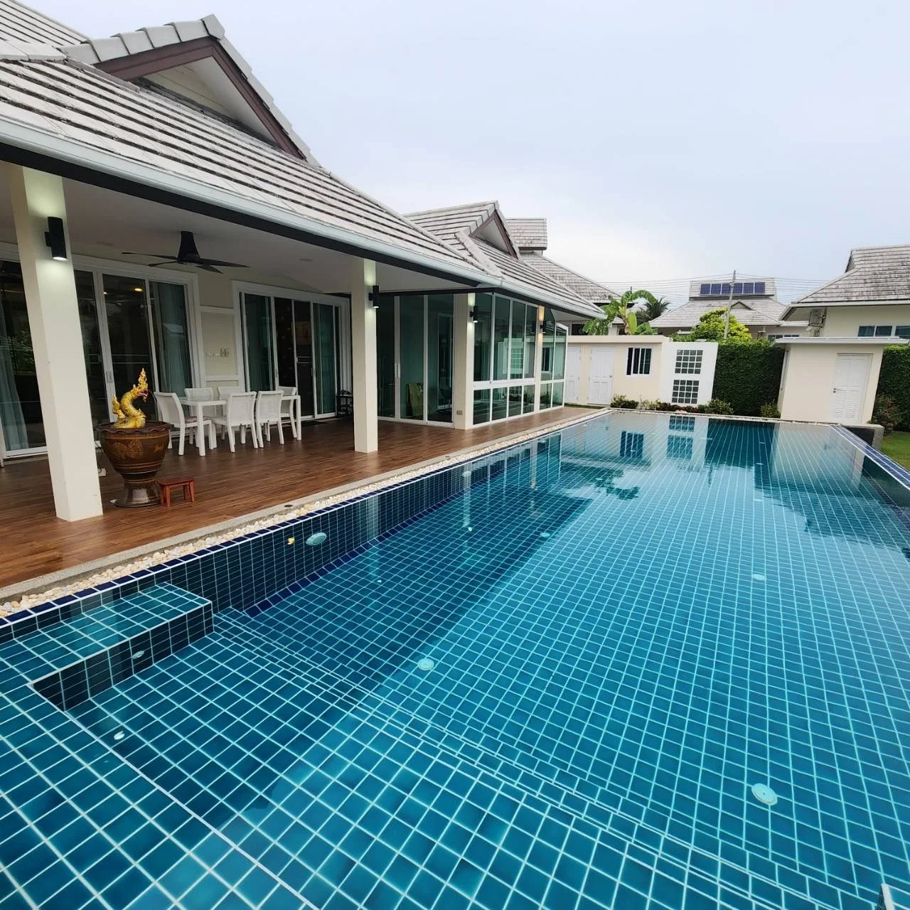 Golf-Side Oasis: 3BR Villa with 15-Meter Private Pool