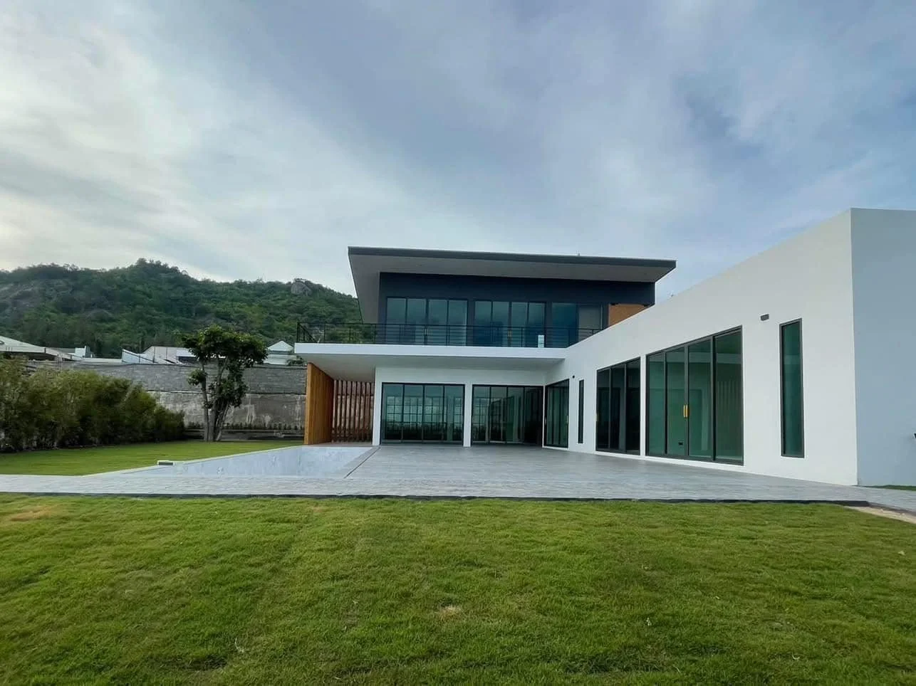 New 5BR Multi-Level Pool Villa near BluPort