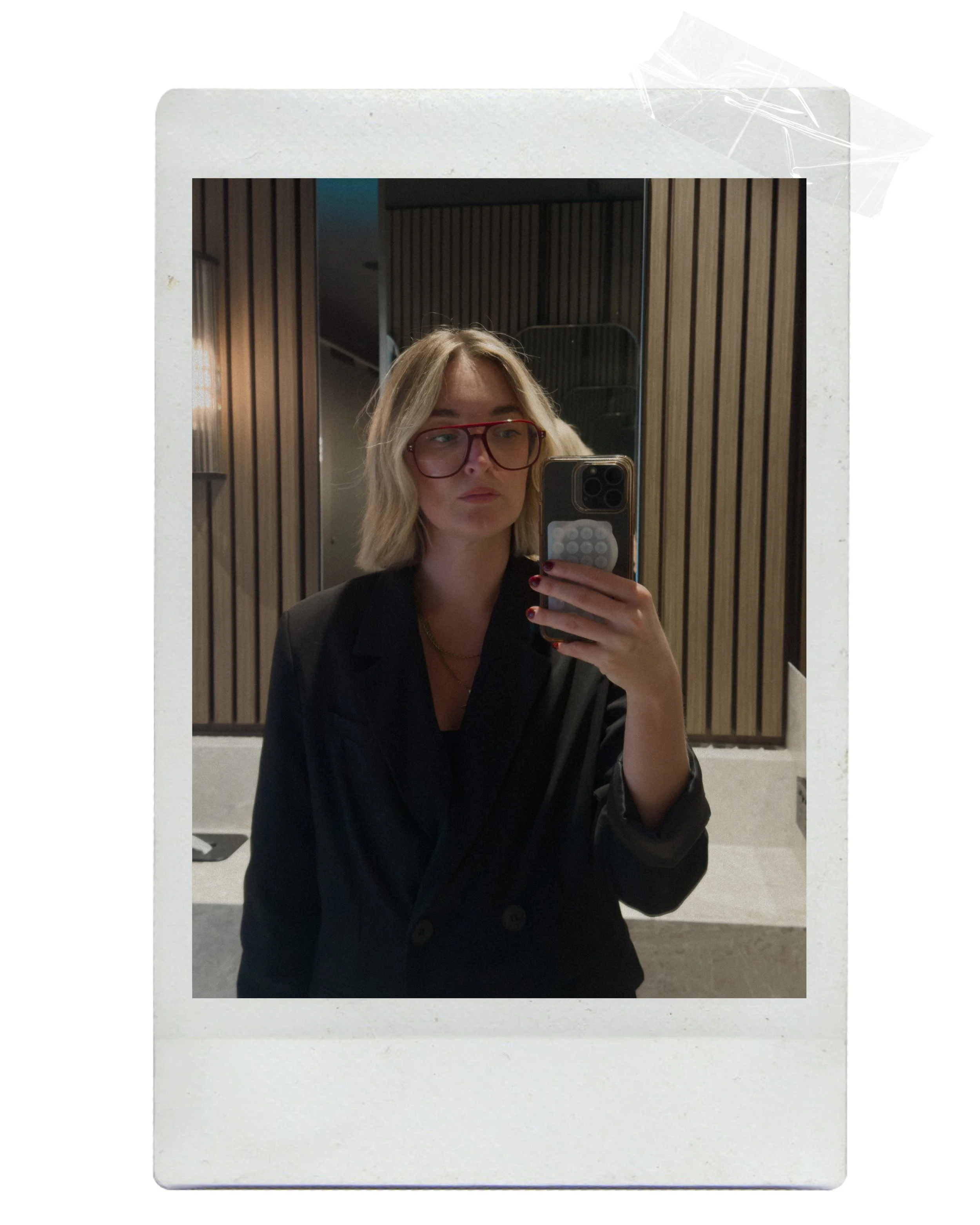 Scarborough Hairdresser specialising in blondes, balayage, glossy healthy hair, cool haircuts.