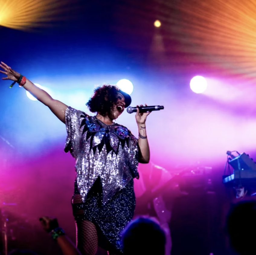 KEYNOTE CONCERTS A musical event that combines inspiring stories and life-affirming concepts. Honey uses her own journey to share the story behind the songs she will sing. This combination creates a lasting memory for your event.
