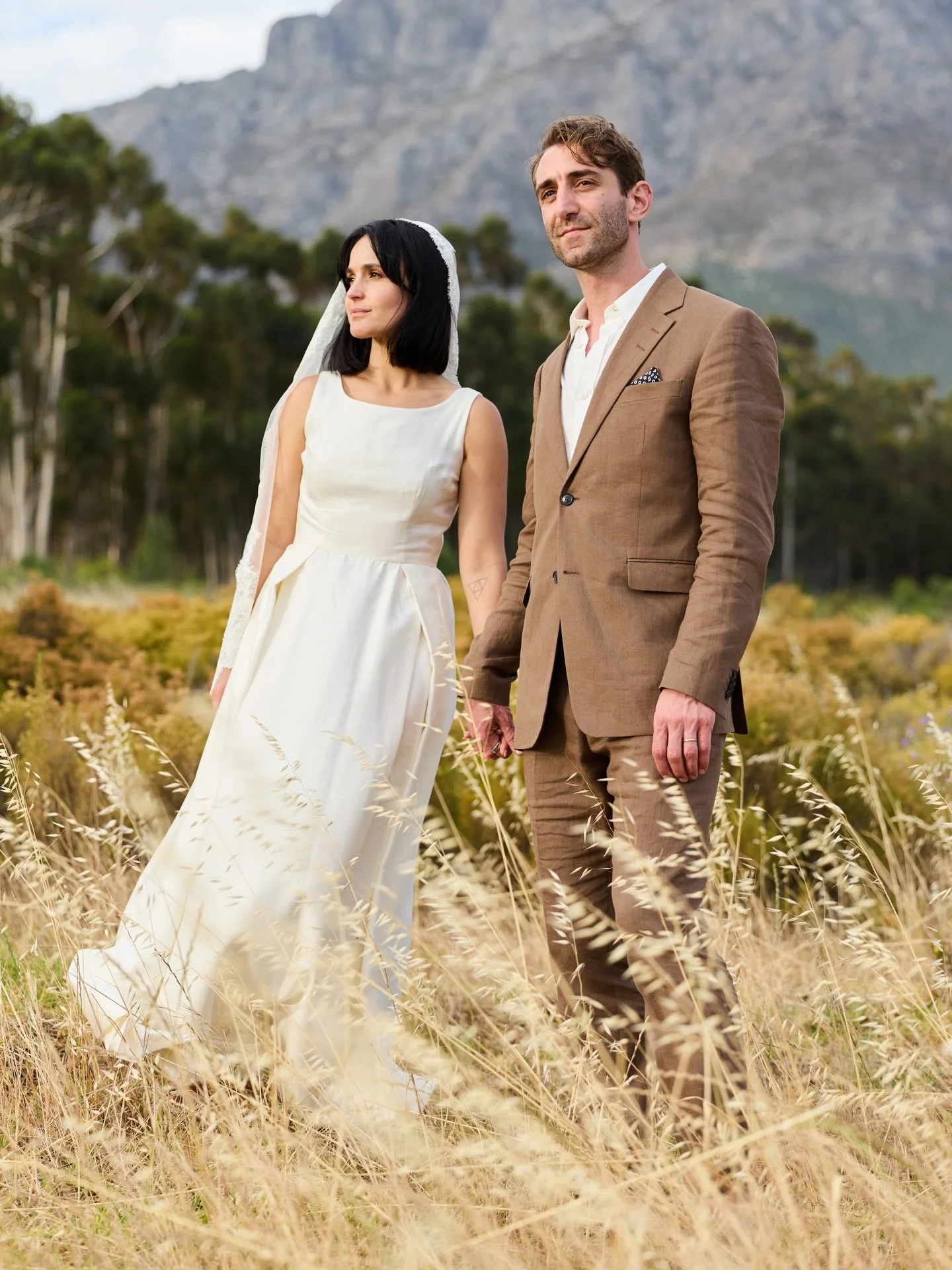 On occasion I shoot weddings and this one was extra special in South Africa with Avela and Joel 💍