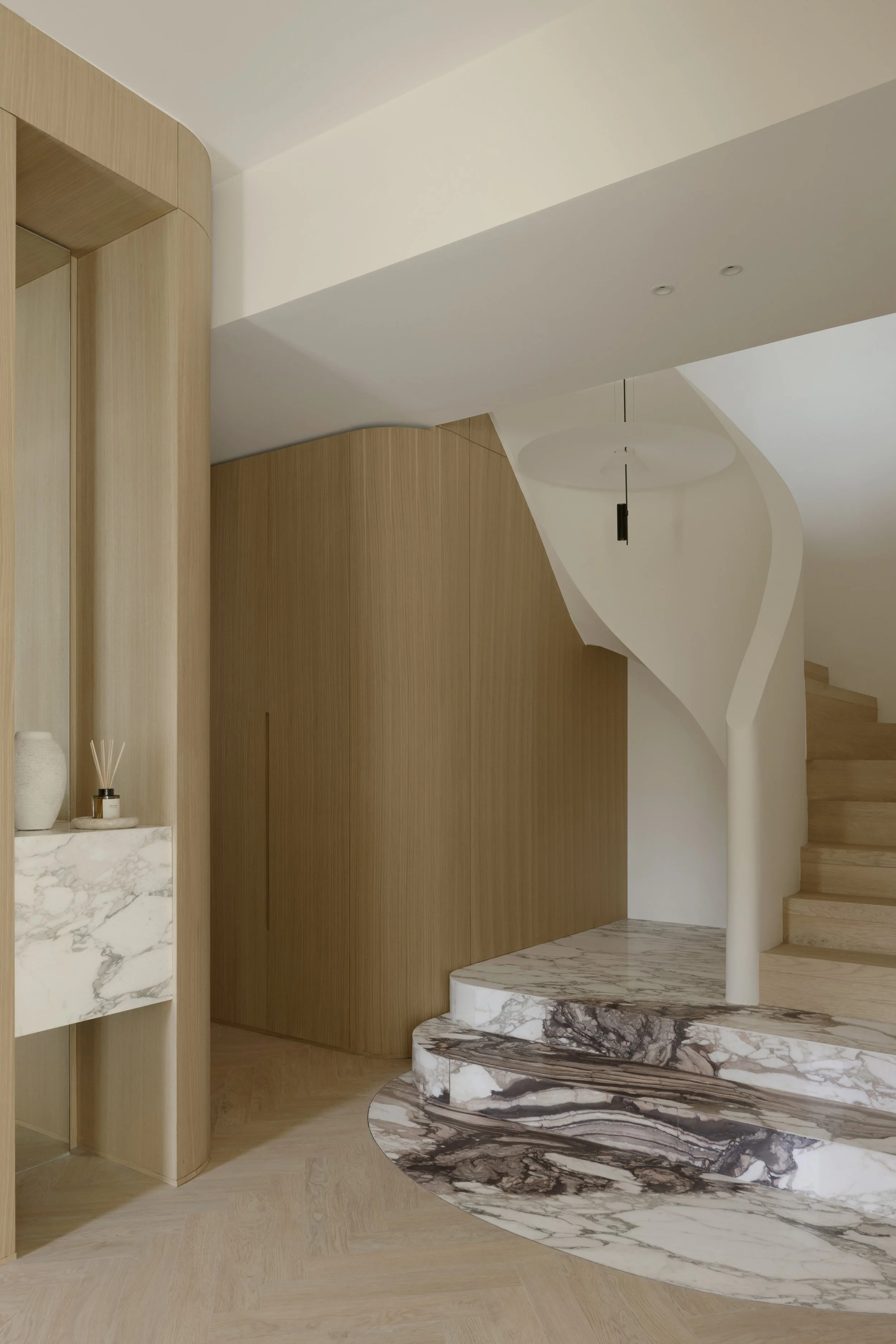Springs_Hall&Stair_06.jpg