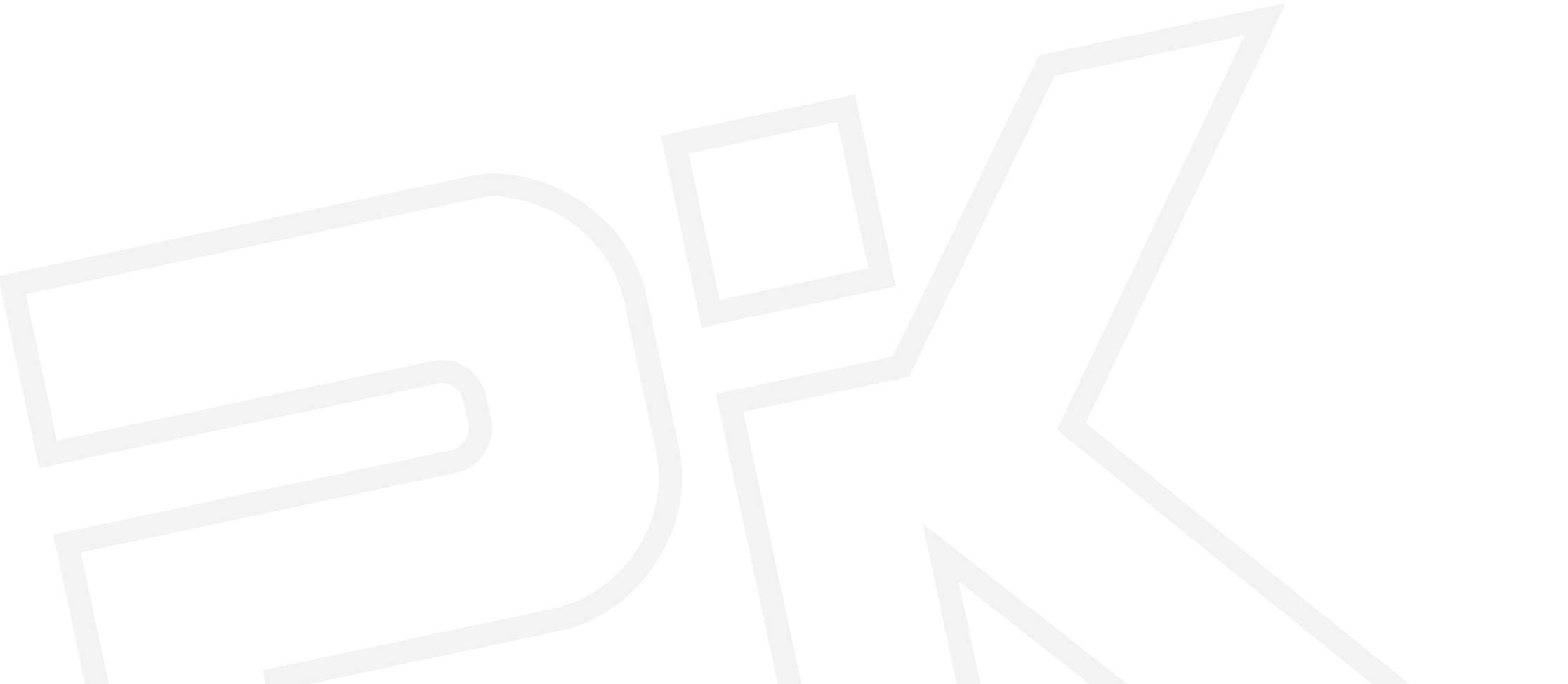 En rekke av svarte og hvite sjokoladestenger og en kniv på et svart bakgrunn.