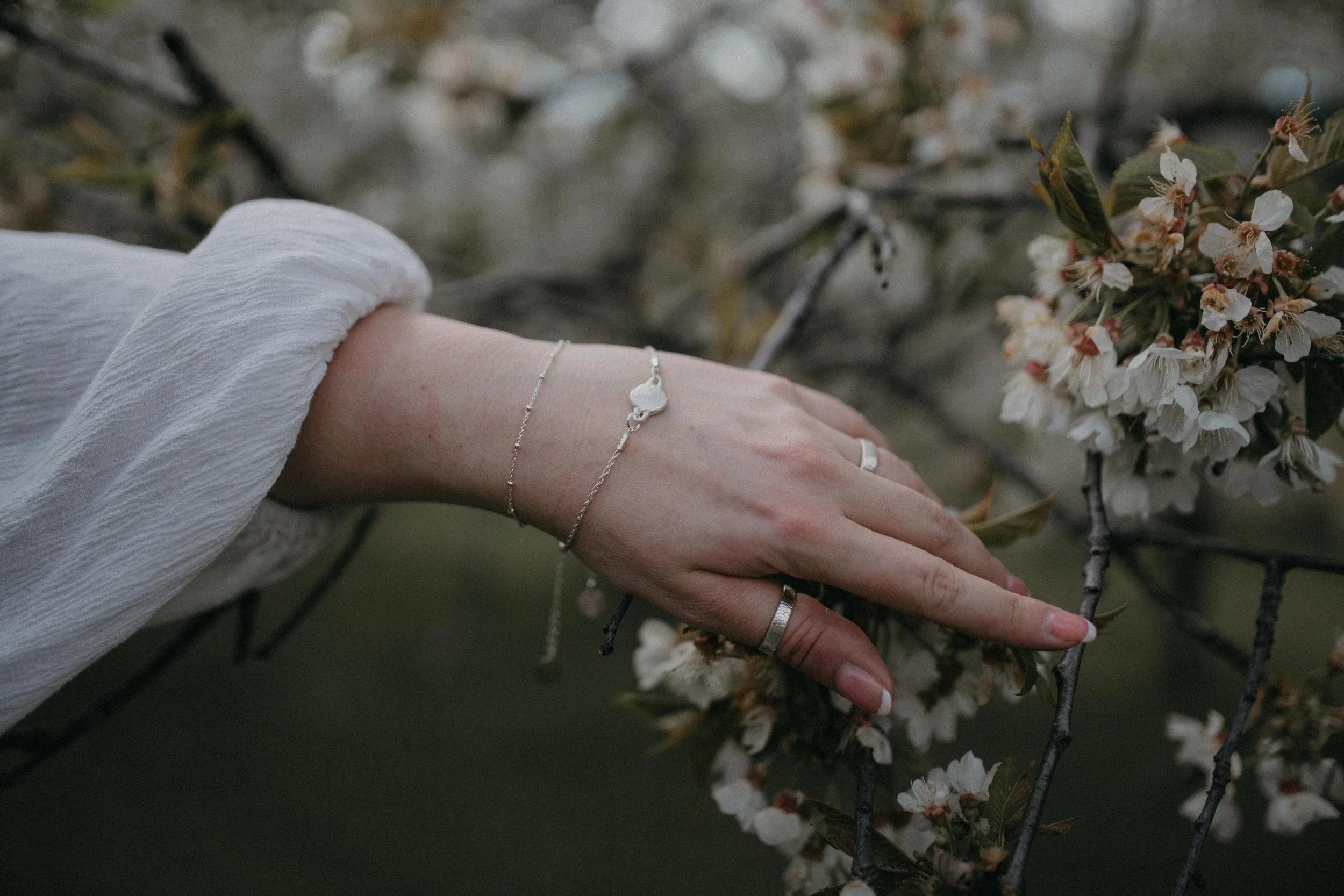 S&uacute; spomienky, ktor&eacute; si nechceme uchovať len na fotografi&aacute;ch ✨

N&aacute;ramok s odtlačkom od Wolf Print Jewellery￼ zachyt&aacute;va tie najjemnej&scaron;ie detaily života &ndash; dotyk milovanej osoby, odtlačok v&aacute;&scaron;h